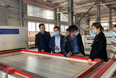 金诚置业有限责任公司郭总一行莅临双虎木门参观考察